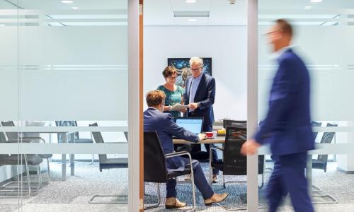 Bedrijfsopvolgingsfaciliteit voor schenking aanmerkelijkbelangaandelen ondanks geringe gerechtigheid in materiële onderneming