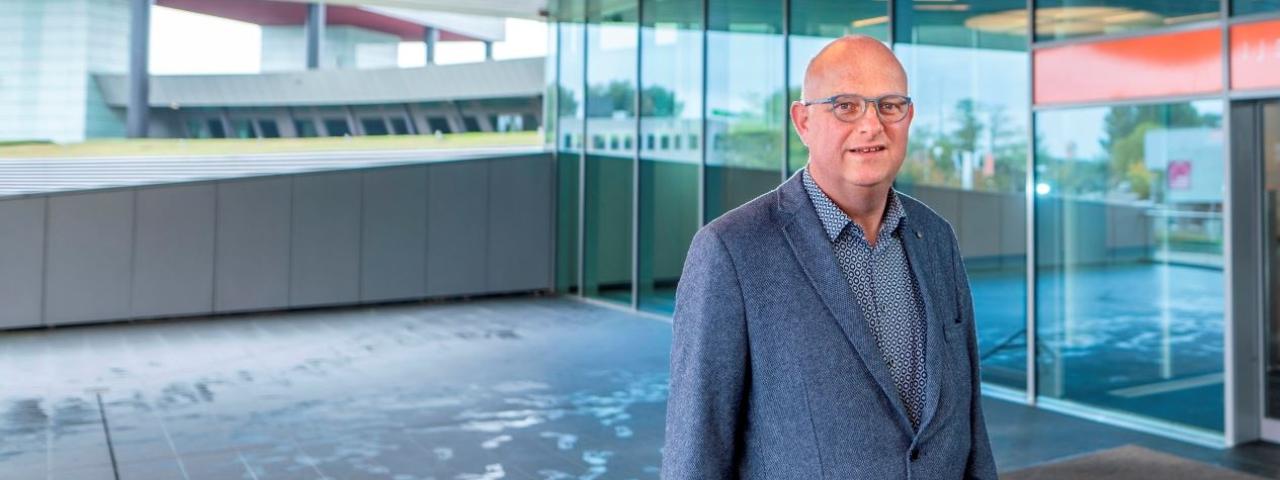 Collega Peter verzet zijn bakens